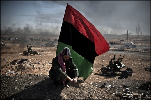 Snímek Battle for Libya vynesl Ochlikovi letošní první místo na World Press Photo v kategorii zpravodajských fotek.