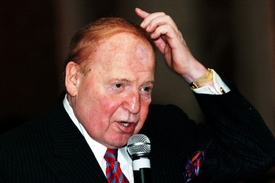 Kasinový magnát Sheldon Adelson přispěl deseti miliony dolarů.