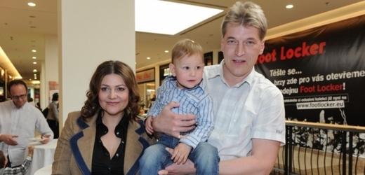 Ilona Csáková s partnerem Radkem a synem Danielem.