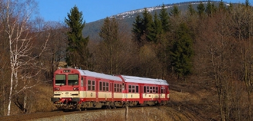 Vlaky měly na nejstrmější železnici v Čechách opakovaně problémy s brzdami (ilustrační foto).