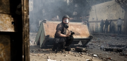 Francouzský fotograf Rémi Ochlik zemřel při bojích v Homsu.