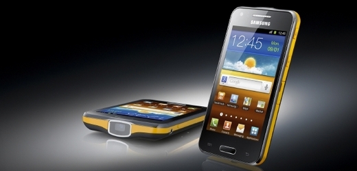 Samsung Galaxy Beam je vybavený projektorem, který dokáže promítnout obraz o úhlopříčce až 50 palců.
