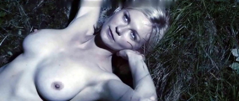Kirsten Dunstová ukázala ve filmu Melancholia perfektní poprsí. Ihned se vyrojily spekulace, že je dílem plastického chirurga.