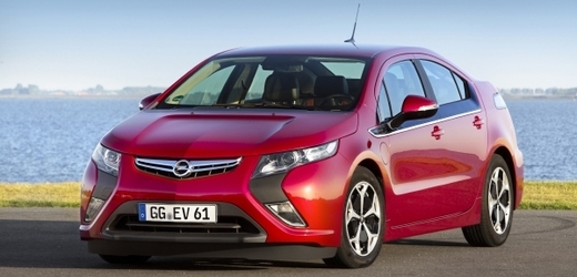 Evropským autem roku 2012 se stal elektromobil Opel Ampera. 