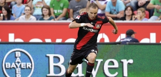 Michal Kadlec vlastním gólem nechtěně přispěl k porážce svého Leverkusenu v utkání s Wolfsburgem.