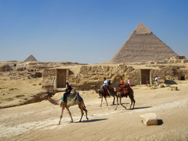 Výlety k pyramidám letos zlevnily (ilustrační foto).