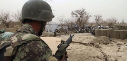 Amerického vojáka, který v neděli zastřelil 16 afghánských civilistů, se podařilo zachytit na videonahrávce (ilustrační foto).
