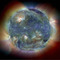 Snímek kombinující obrazy ze tří vlnových délek, který odhaluje solární vlastnosti Slunce specifické pro každou z nich. (Foto: NASA)