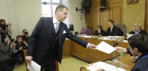 Přísedící soudu s VV byla vyloučena kvůli rozhovoru do novin. Na snímku Vít Bárta.