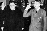 Tiso (uprostřed) a Hitler (vpravo).