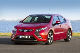 Na český trh byl oficiálně uveden Opel Ampera. Těžko ale elektromobil pomůže značce v evropském propadu.