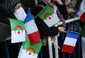 Francouzsko-alžírské vztahy se za 50 let zlepšily.