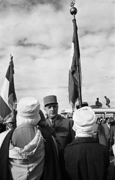 De Gaulle na návštěvě Alžírska.