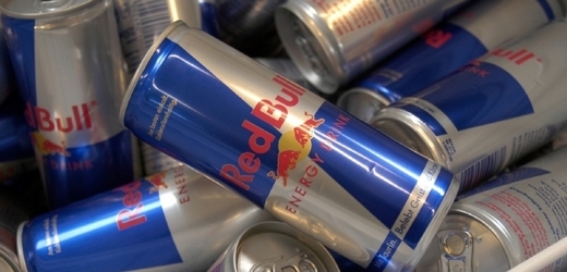 Energetický nápoj Red Bull.