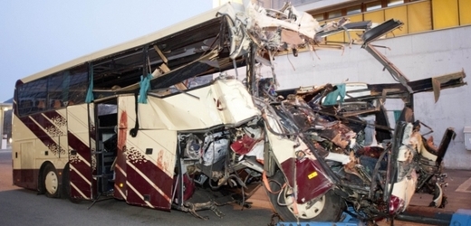 Belgický autobus po tragické nehodě v tunelu.