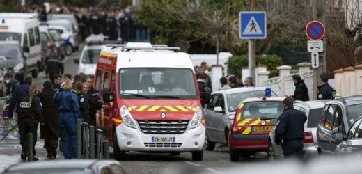 Neznámý střelec ráno před židovskou školou v Toulouse zabil nejméně tři lidi.