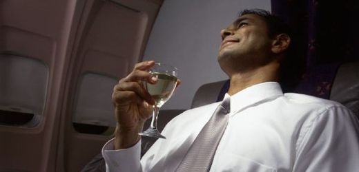 Opilce v ruských letadlech mají umravnit vyšší pokuty (ilustrační foto).