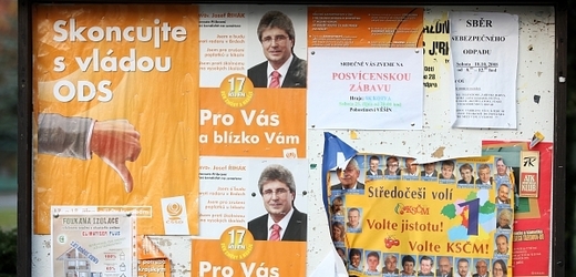 Předvolební plakáty (ilustrační foto).