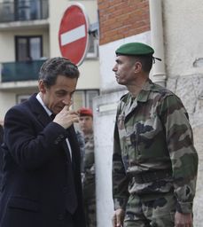 Na místo dorazil i Nicolas Sarkozy.