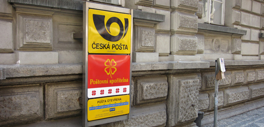 Česká pošta od příštího roku ztratí poslední monopol na doručování zásilek do 50 gramů nebo s cenou do 18 korun.