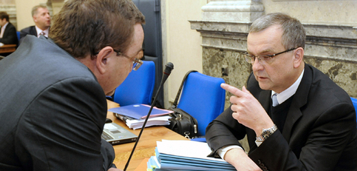 K rezignaci prý Josefa Dobeše (vlevo) donutil Miroslav Kalousek.