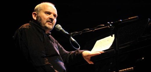 Jan Burian oslaví své šedesátiny novým albem a koncertem v pražské Arše.