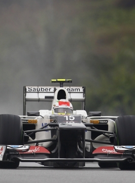 Sauber se v rukou Sergia Péreze stává nebezpečnou zbraní.