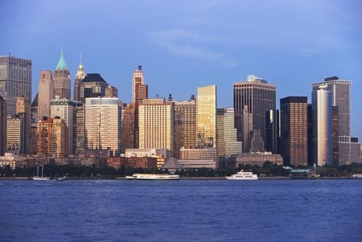New York byl podle Economist Intelligence Unit nejlepším městem z hlediska konkureceschopnosti. Na snímku pohled od řeky Hudson na mrakodrapy na Manhattanu.