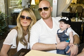 Simona Krainová s manželem a synem.