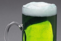 Zelená barva působí u piva netradičně.