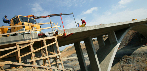 Vláda ve středu schválila změny, které mají zjednodušit a zlevnit vyvlastňování například při výstavbě dopravní infrastruktury (ilustrační foto).