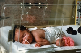 Bezproblémový porod poznáme až zpětně, tvrdí lékaři a brojí proti porodům doma.
