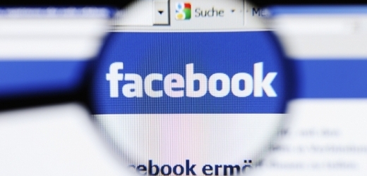 Čtyřicetiletý muž byl na Facebooku v kontaktu se stovkou nezletilých dívek (ilustrační foto).