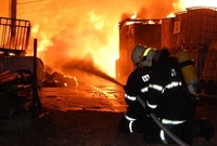 Požár firmy Rekla v areálu chemičky Synthesia vypukl v noci z 28. na 29. března.