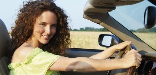 Ženský element za volantem si vybírá nejen podle vzhledu, ale i praktičnosti (ilustrační foto).