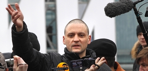 Sergej Udalcov, lídr opozice, promlouvá na Puškinově náměstí v Moskvě, 31. března.