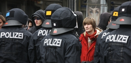 Policisté zatkli 465 osob (ilustrační foto).