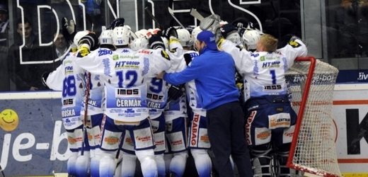 Hokejisté Komety Brno se radují z postupu do finále.