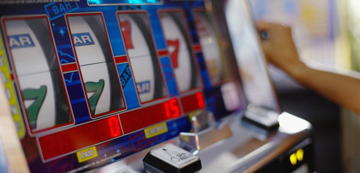Ministerstvo financí nezákonně povolilo 70 000 hracích automatů.