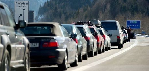 Dopravu v Německu čekají před velikonočními svátky podle tamního autoklubu ADAC "nejhorší zácpy dosavadní sezony" (ilustrační foto). 