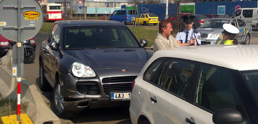 Kárné řízení má prošetřit počínání policistů po Janouškově zadržení.