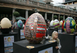 Vajíčko s vykreslenou britskou metropolí a dvoupatrovými autobusy na výstavě nesmělo chybět.