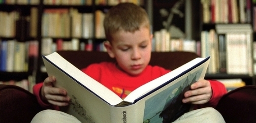 Rodiče nemusejí čekat, až dítě začne číst. Budoucí problémy jde odhalit i dřív.
