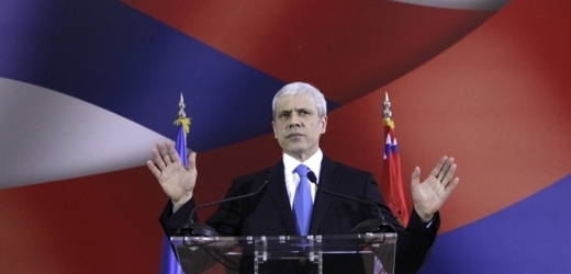 Šešeljová bude kandidovat proti současnému prezidentovi Borisu Tadičovi.
