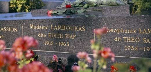 Hrob Edith Piaf na slavném pařížském hřbitově Père Lachaise. 