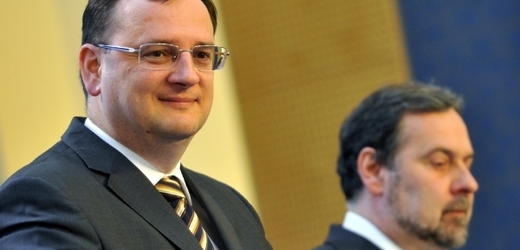 Premiér Petr Nečas a předseda VV Radek John.