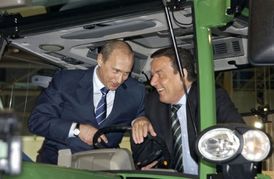 Putinovo přátelství se Schröderem posílily společné obchodní zájmy, mimo jiné výstavba plynovodu Nord Stream.