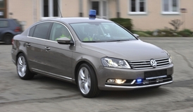 Olomoučtí policisté představili 6. dubna nové vozidlo Volkswagen Passat, které si přivezli z mošnovského letiště. 