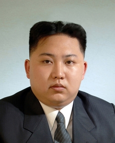 Mladý Kim Čong-un jako by dědečkovi z oka vypadl. 
