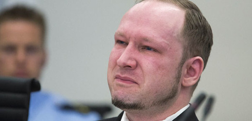 Breivik se rozplakal při promítání svého propagandistického videa.